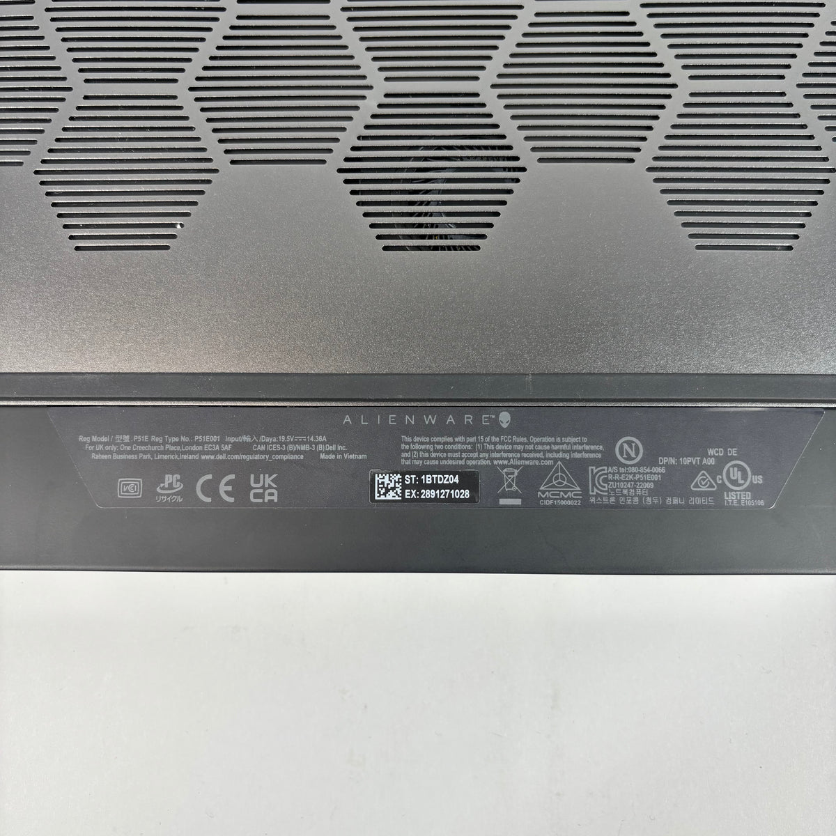 Alienware M18 R2 18" i9-14900HX 2.2GHz 32GB RAM 2TB SSD 1TB SSD GeForce RTX 4070 READ