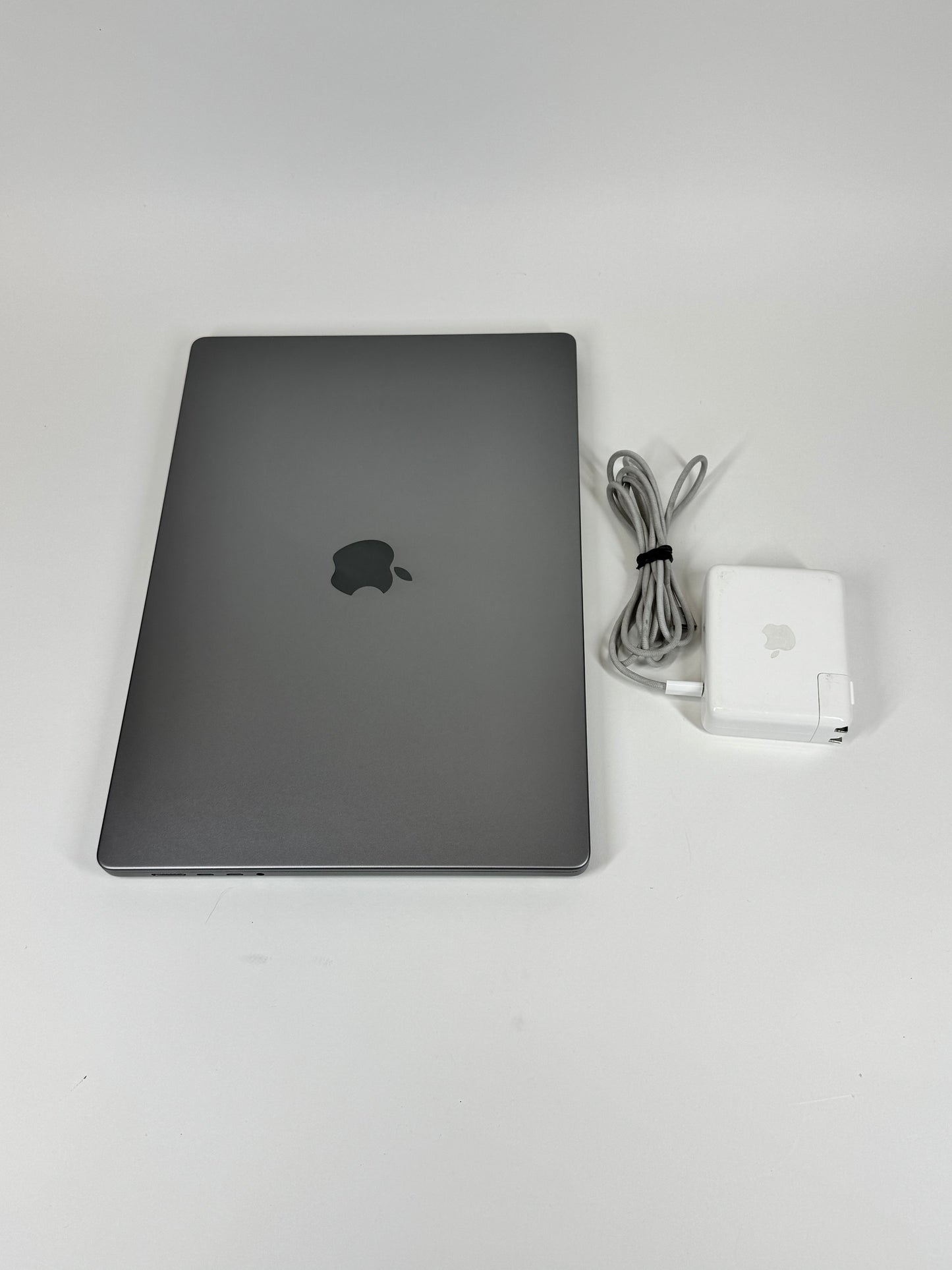 2021 Apple MacBook Pro 16" M1 Pro 3.2GHz 16GB RAM 512GB SSD Silver A2485