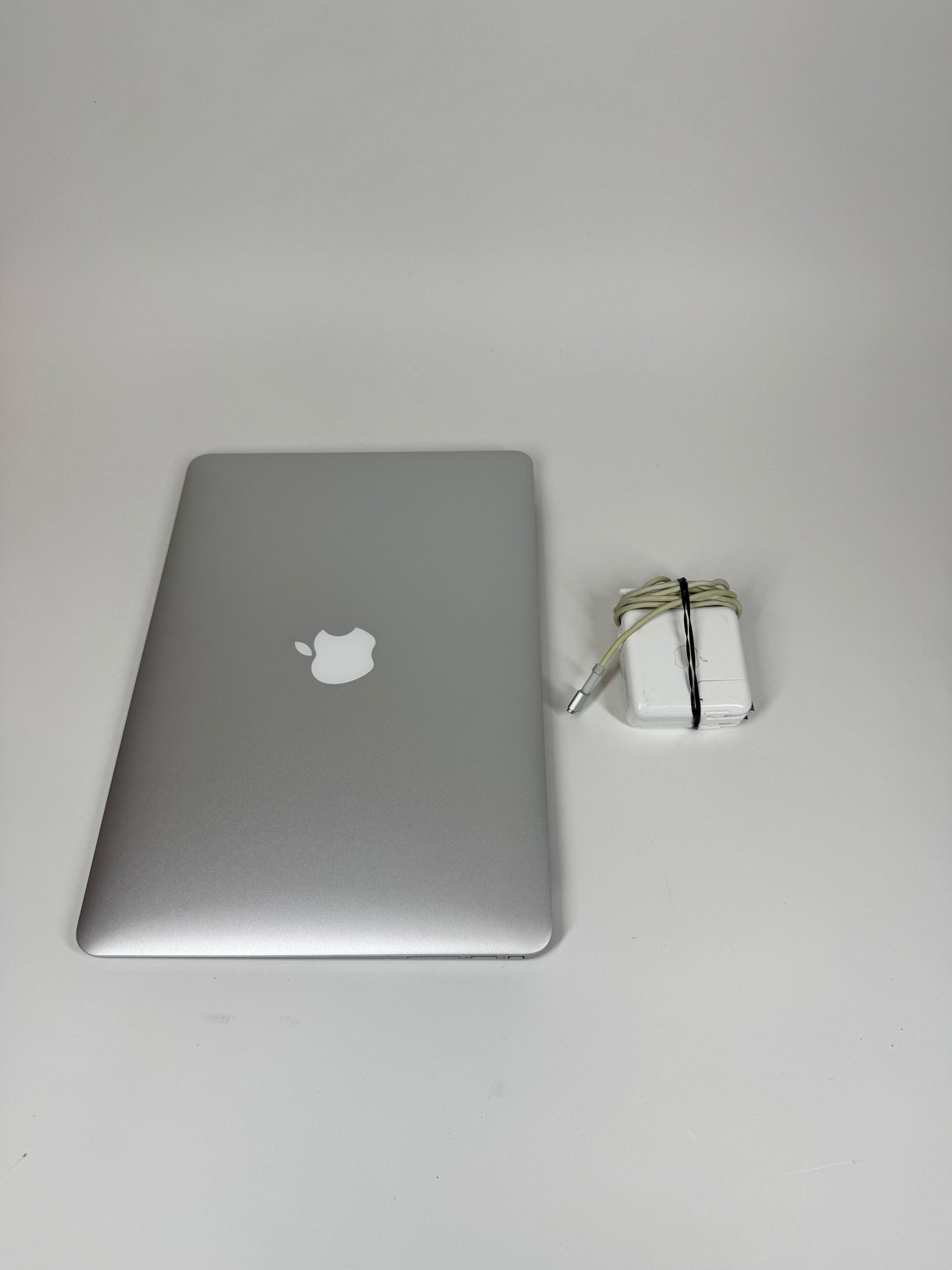 2015 Apple MacBook Air 13" i5 1.6GHz 8GB RAM 128GB SSD Silver A1466